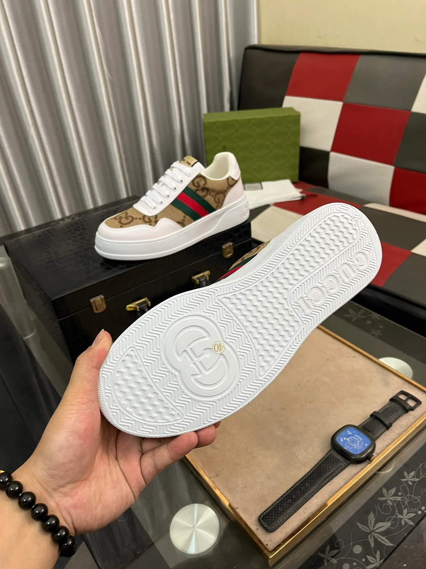 Men's shoes💰420⌚️⌚️[GUCCI] Gucci men's casual shoes are absolutely popular🔥The ultimate matching item for trendy men! The charm of super texture is unstoppable. This is the main recommendation. The upper is made of high-quality cowhide, with pig lining feet and wear-resistant rubber sole. It is noble and elegant! Extremely comfortable🎁🎁You can be as handsome as you want💪 Size 38-44! 3️⃣colors available